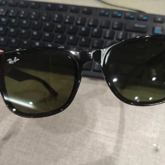 Ray-Ban Classic Black Sunglasses - Picture 1 of 8